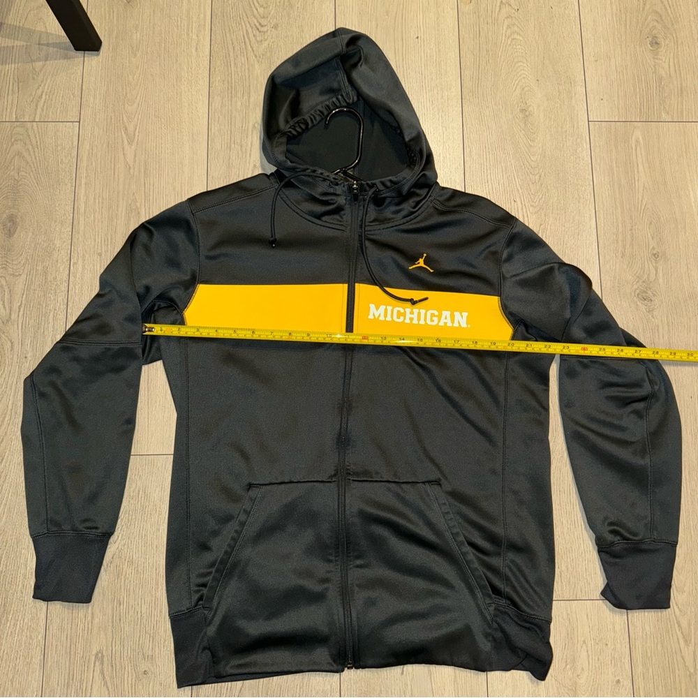 Michigan Wolverines Football player issued zip up jacket Jordan medium